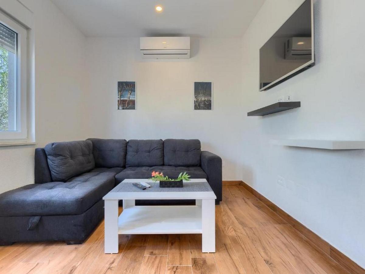 Holiday House Chill Out Loborika Marcana Bagian luar foto