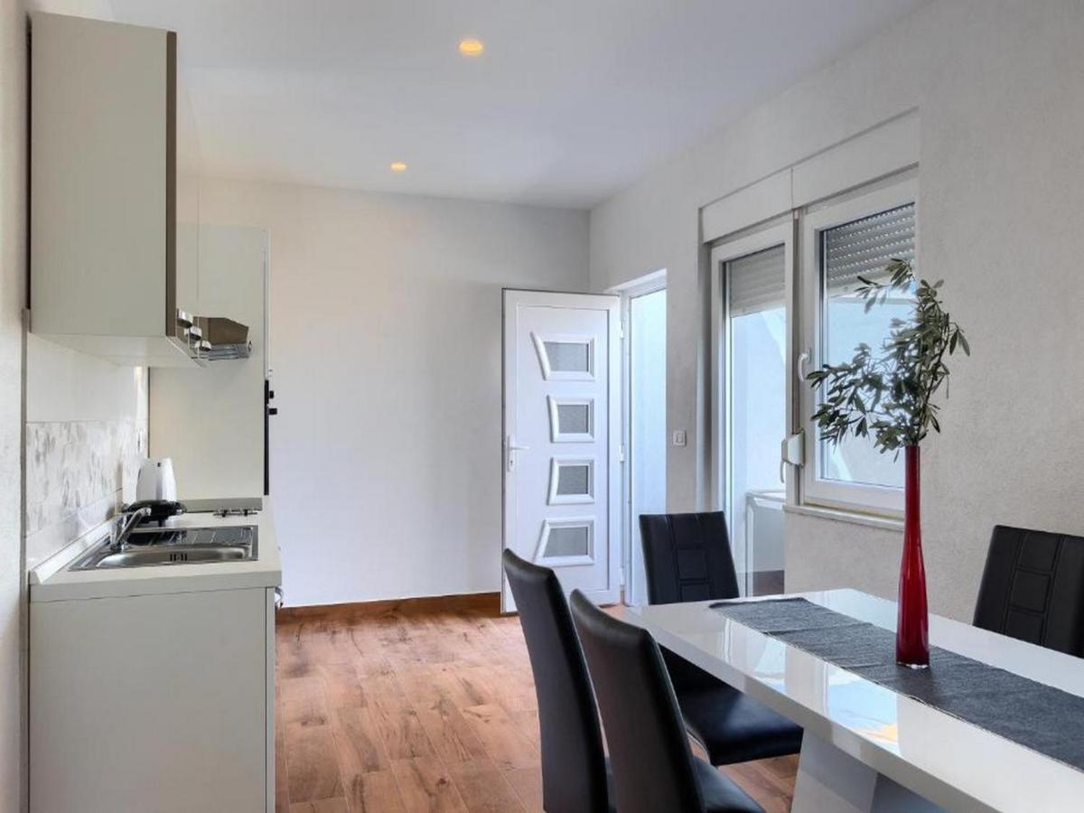 Holiday House Chill Out Loborika Marcana Bagian luar foto