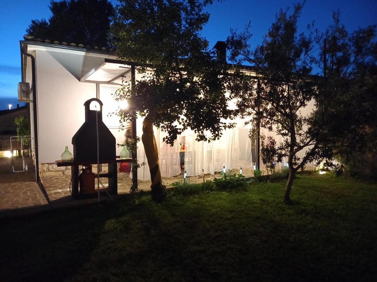 Holiday House Chill Out Loborika Marcana Bagian luar foto