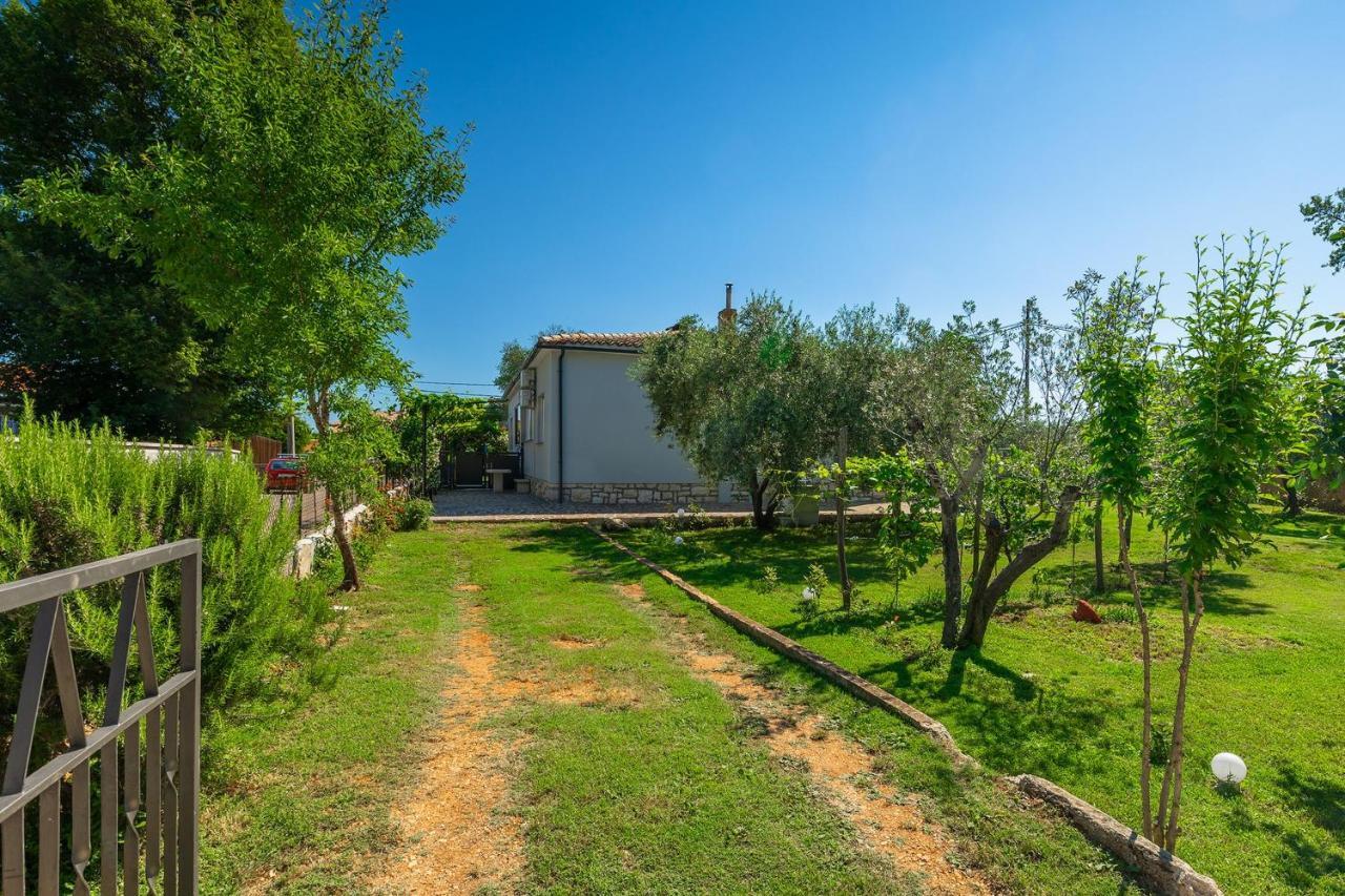 Holiday House Chill Out Loborika Marcana Bagian luar foto