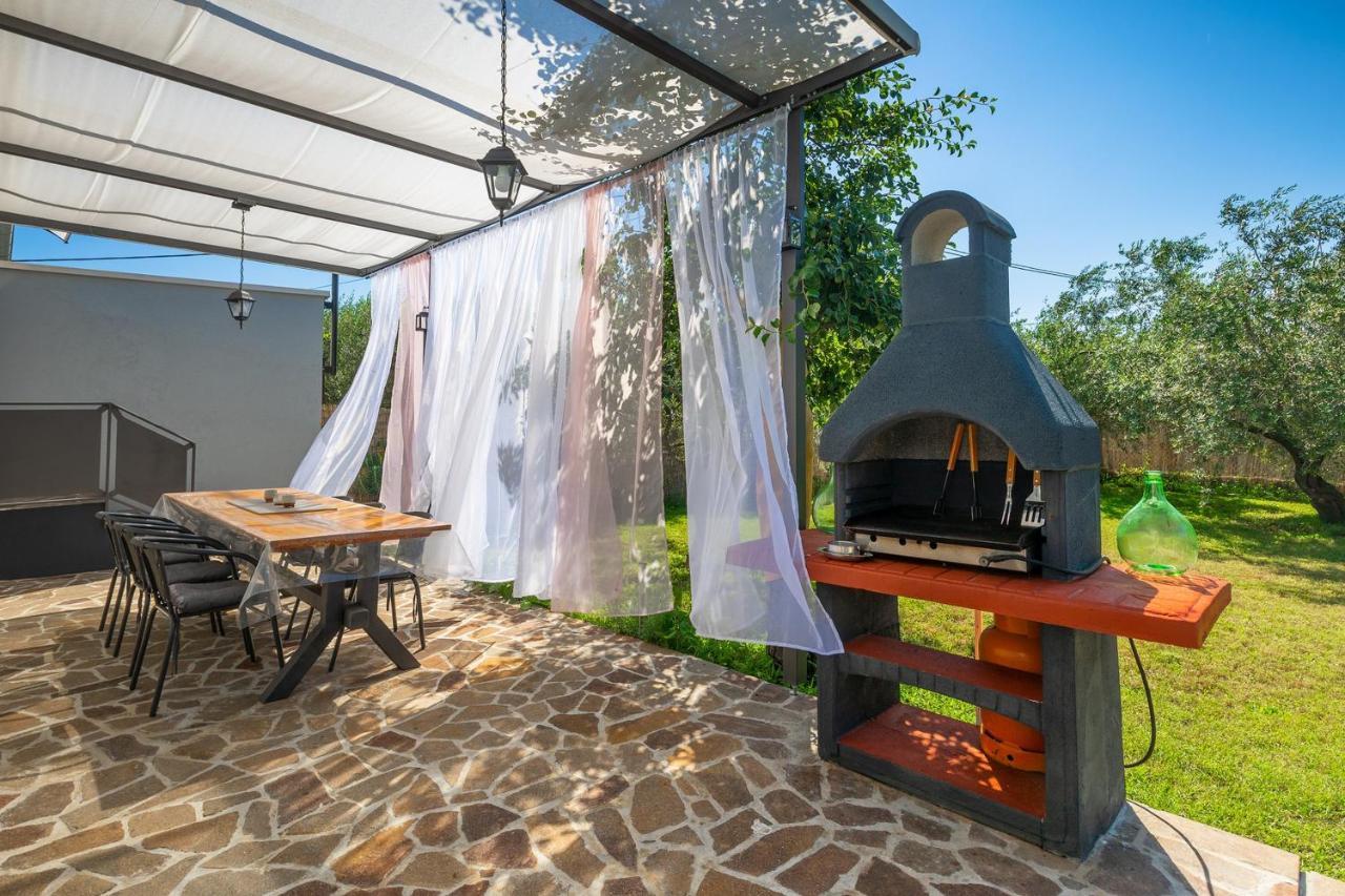 Holiday House Chill Out Loborika Marcana Bagian luar foto